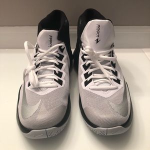 BNWB Nike sneakers 👟 size 11.5